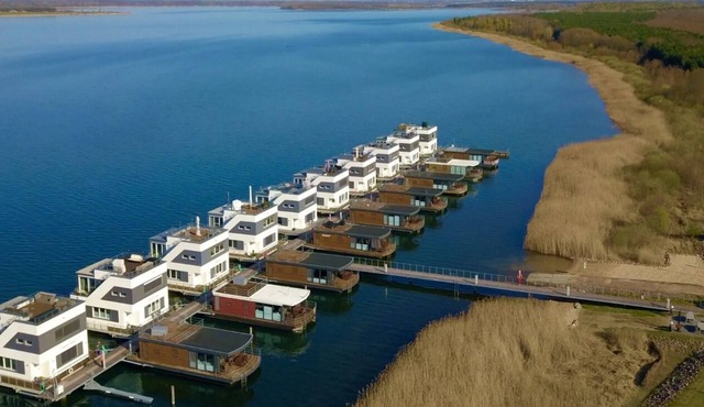 Floating house "Meerferien" - on the large Goitzsche lake - PURE LUXURY