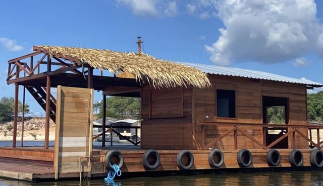 Floating House - A unique experience
