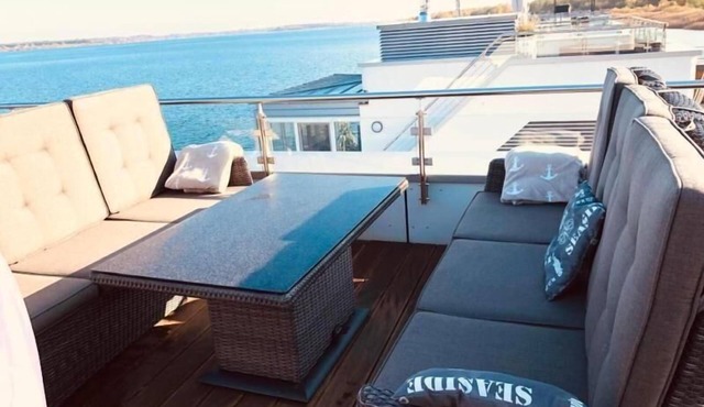 Floating house Elandi