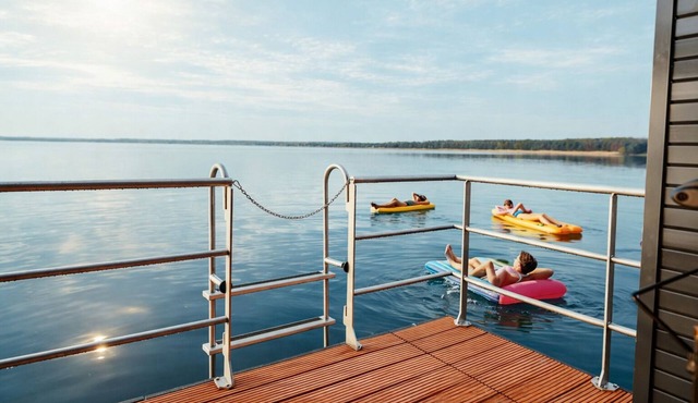 Floatinghouse Seensucht with lake view and terrace