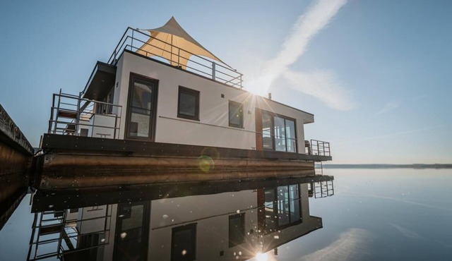 Floatinghouse Seelenbaumler in the Spreewald with lake view