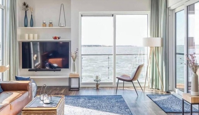 Floatinghouse Große Freiheit: lake view, fireplace & terrace for 6 guests