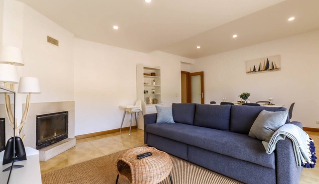 Flor do Mar - Spacious Apartment with Balcony