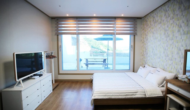 Flora Hostel Pension