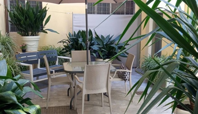 Florence Historic Center | Private Courtyard | Walk to Everything, WIFI, AC