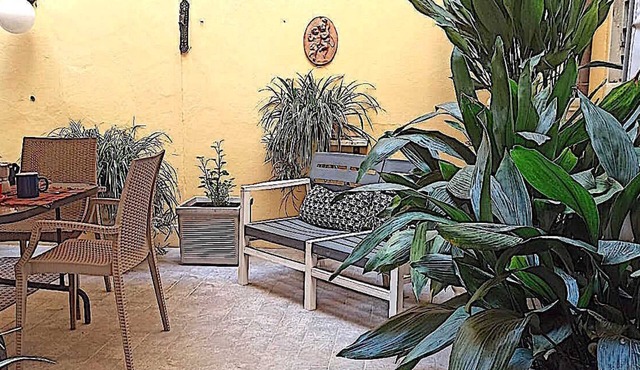 FLORENCE HISTORIC CENTER, APARTMENT WITH PRIVATE COURTYARD, WI-FI and AC
