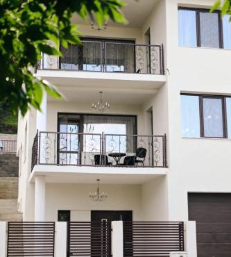 Flori House