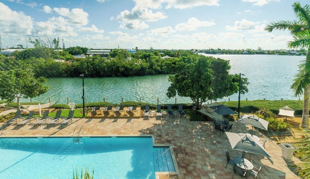 Florida Keys Escape! 2 Elegant Rooms, Outdoor Pool, Free Breakfast!