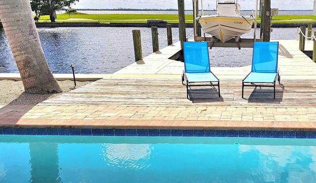 Florida Style Villa by the Water with heated Pool, Dock, Gulf access! Kayaks!