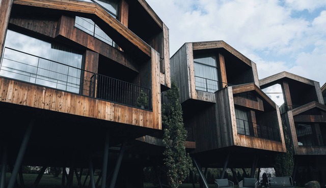 FLORIS GREEN SUITES