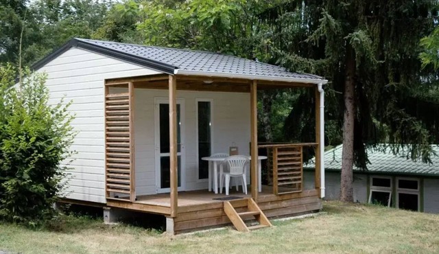 Flower Camping de Mars * - Chalet Comfort 16m2 - 1 bedroom + covered terrace + TV + air conditioning 2 persons