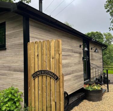 Flying Scotsman Unique Carriage Pet Friendly! Lazy Spa can be available upon request with additional cost of 40