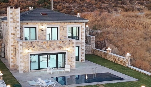 Foça Tas Villa