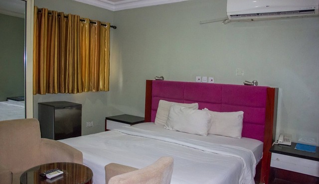 Folade Hotels