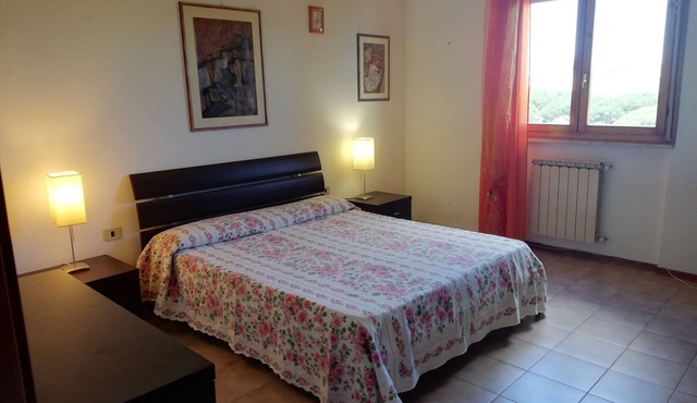 Follonica, comfortable and airy, 2 large rooms, private parking