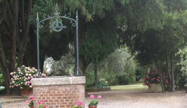 Fontebenedetta: nature and panorama swimming pool 1 km from the center (B)