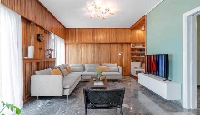 Foothills of Acropolis-Thissio 3 bdrm apartment