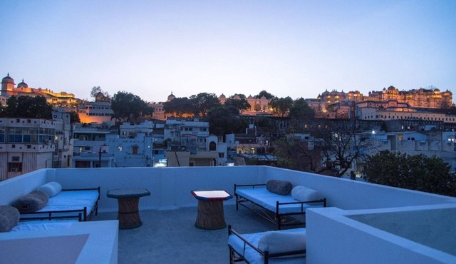 Footprint Hostel Udaipur - A Place With The City Palace View