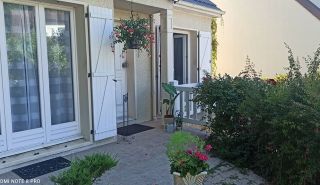 FOR RENT PRIVATE ROOM WITH BALCONY AND JERDIN