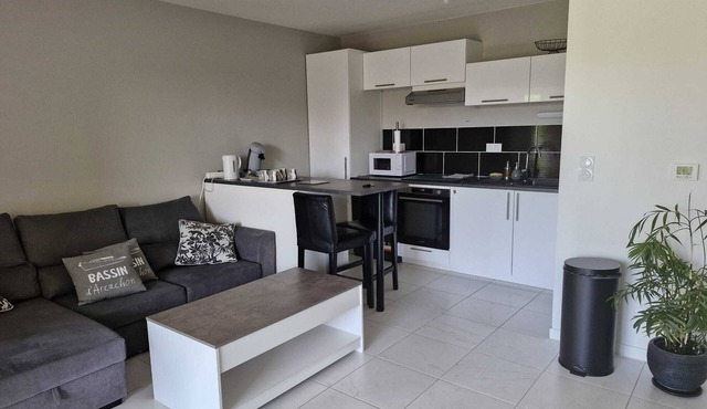 For rent furnished apartment Floirac 2 bedrooms secure residence private parking