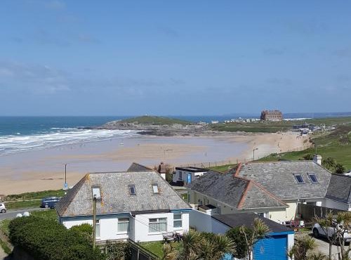 For the Shore, Fistral Beach Newquay - 2 Bed 2 bath - Private Parking with garage for 2 vehicles