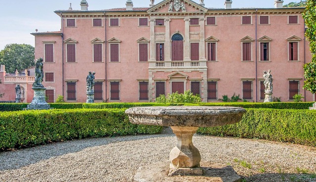 For your vacations in Veneto, in a historical-artistic context without equal, this beautiful and spa