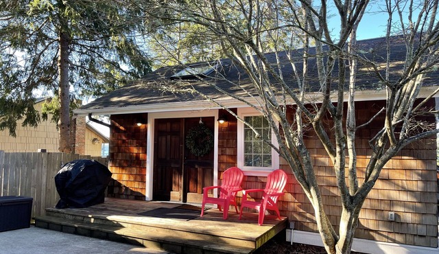 Forest Beach Cottage with deck near Horsehead Bay