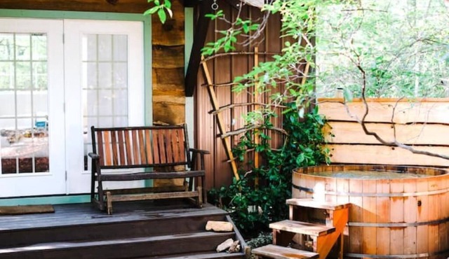 Forest Cottage – Sauna + Soak Tub + Luxury