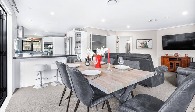 Forest Haven - Hamilton Holiday Home