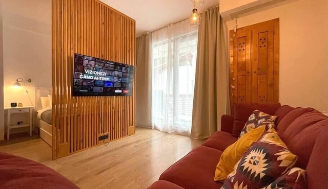 Forest Oasis Studio: free Netflix and Disney+