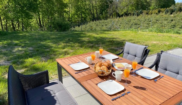 Forest View Apartments in Winterberg Sauerland - Private Garden Facing the Woods