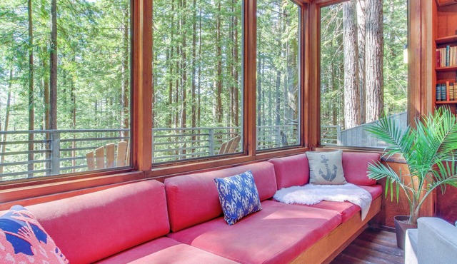 Forested cabin with private hot tub on the golf course