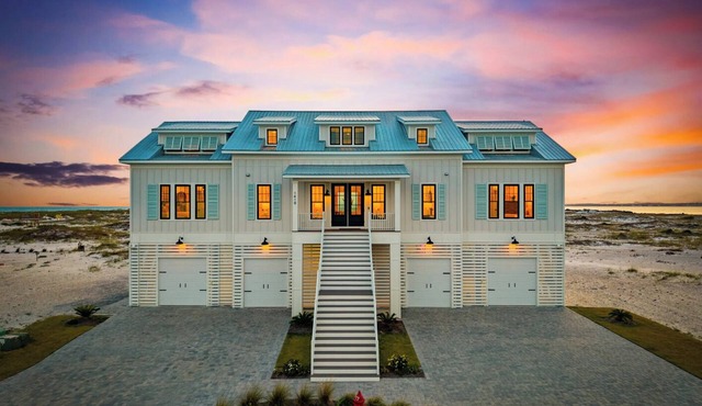 Forever Sunsets w/ Private Temp Controlled Pool, Elevator & Sleeps 30 in beds