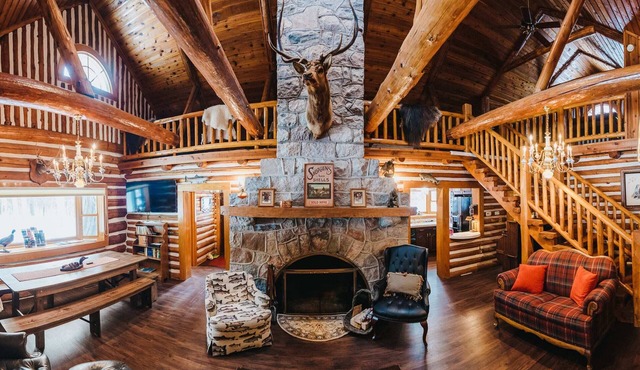 Forks Riverfront Lodge - Traverse City Sleeps 18