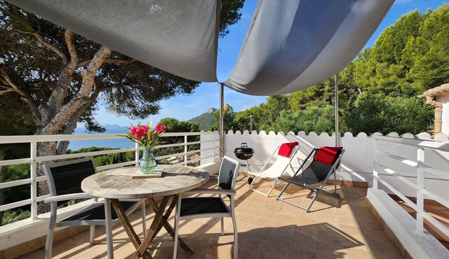 FORMENTOR studio, panoramic view, direct sea access, swimming pool, air conditioning, wifi, parking