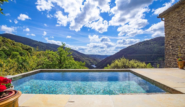 Former Ardèche farmhouse with stunning views and heated swimming pool - 8 people