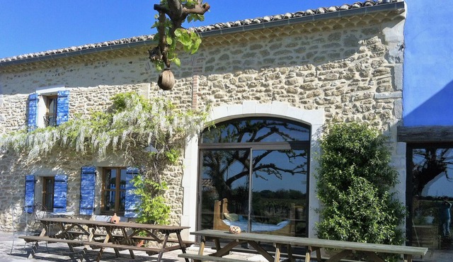 Former sheepfold in the middle of the vineyards with swimming pool