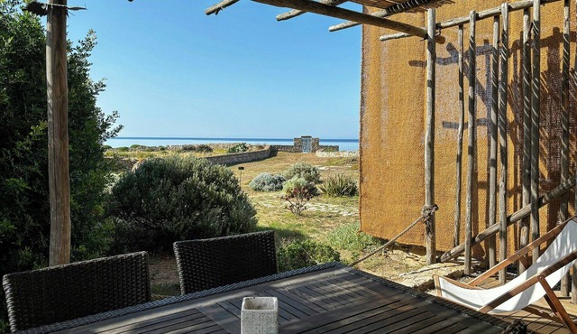 Former stable with sea access on San Pietro island