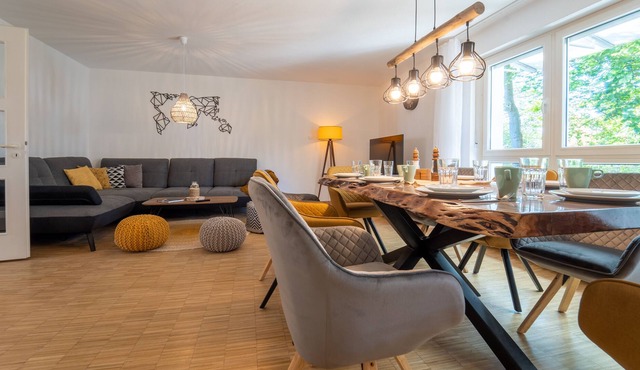 formerly. Pastor + basement flat for up to 18 people, garden