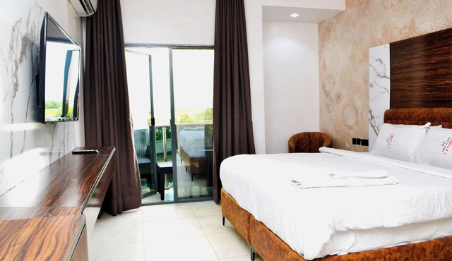 FORMULA 2 HOTEL
