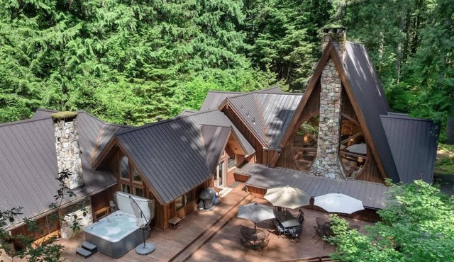 Forrest Lodge Large Private Luxury w Hot Tub