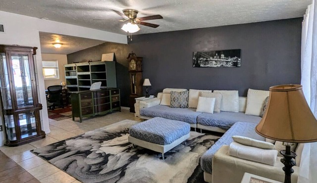 Fort Huachuca. Home with private Gym. Pet with fee