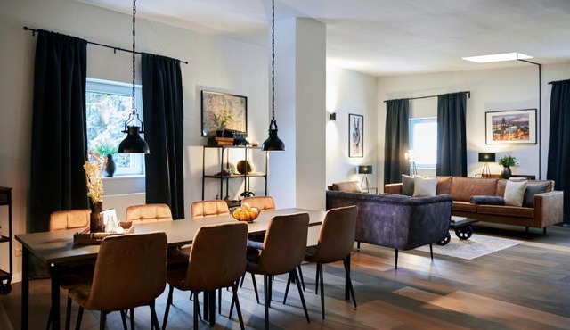 FOUNDRY - Business & Content Loft - 120 qm - Küche - Waschtrockner - Badewanne & Dusche - kostenloser Parkplatz - Smart TV