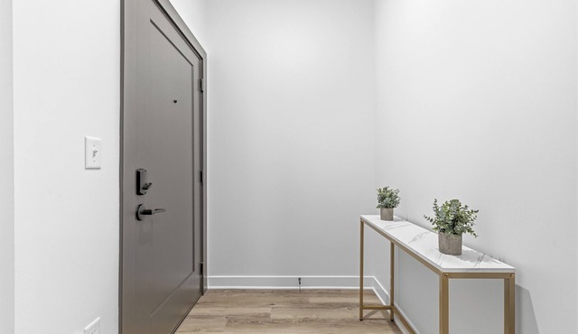 Fountain Sq. 2BR WiFi + Near DT Sleeps 6