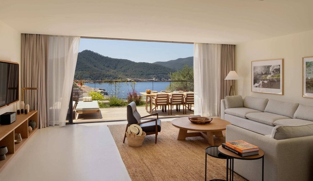 Four Bedroom Residence With Private Pool And Resort Access