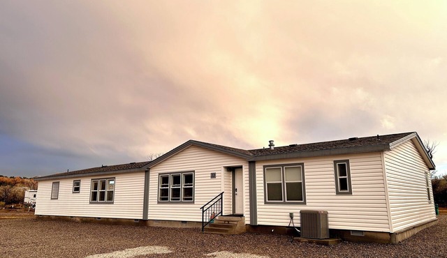 Four Corners Retreat! Spacious 4-bedroom house in Aztec, NM.