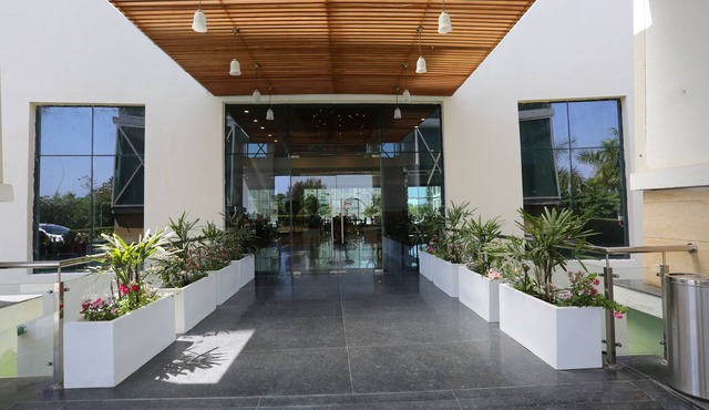 Four Leaf Service Suites