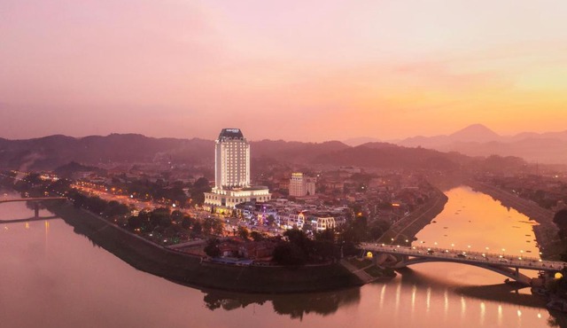 Four Points by Sheraton Lang Son