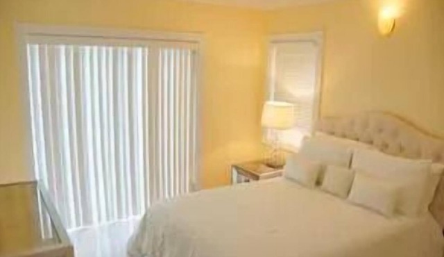 Four Spaces! Great for a Family Getaway w/ Free Parking, Concierge & Spa!