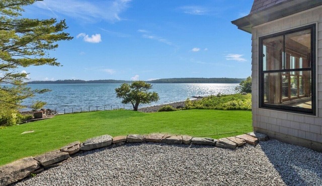 Fox Beach House! Oceanfront home, sleeps 10!